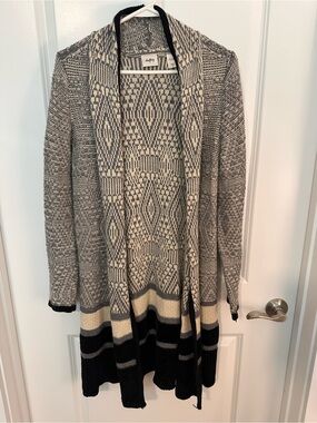 Daytrip Gray and Cream Patterned Open-Front Cardigan